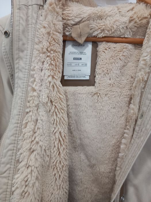 Casaco Bershka beje