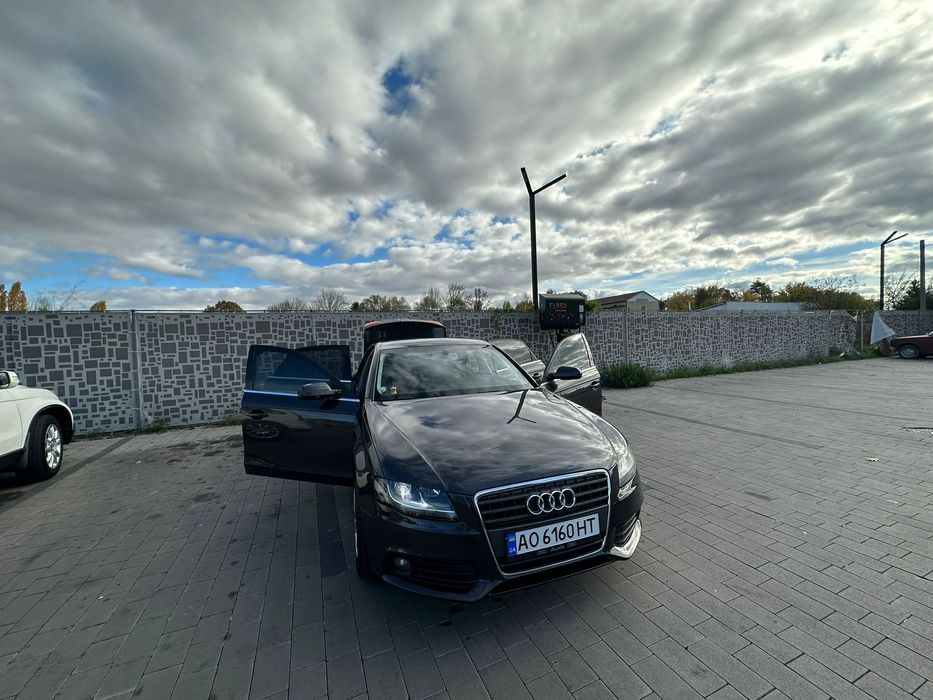 ПРОДАМ ...Ауді A4 b8