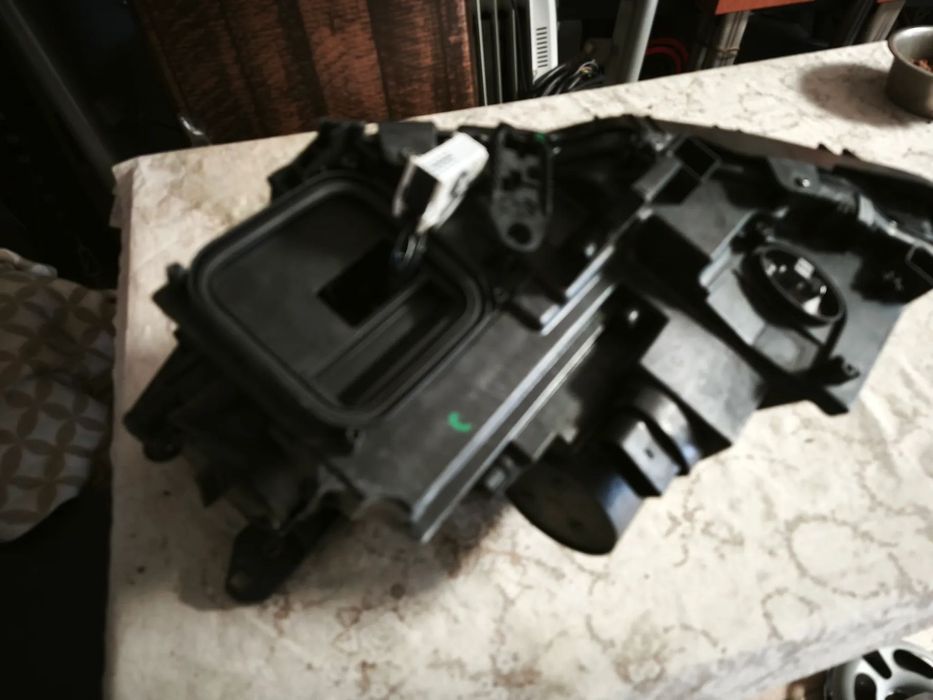 Farol direito bi-xenon LED Mercedes GLA 156