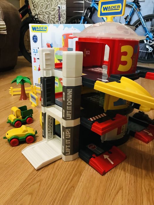 Продам трек,паркінг,дорога Wader