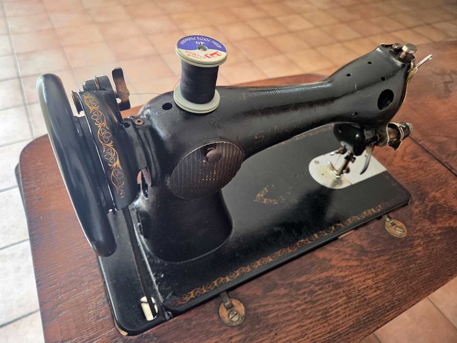Máquina Costura Singer com Móvel