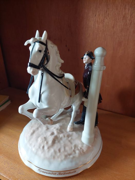Rara escultura escola equitação espanhola Viena austria porcelana