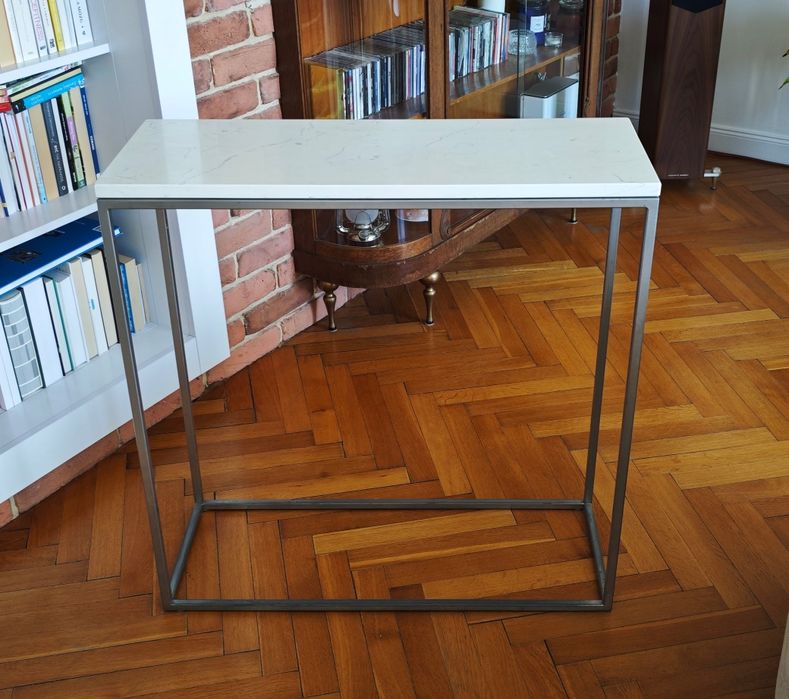 Marmurowa piękna konsola konsolka na metalowych nogach