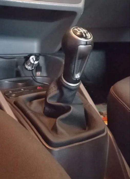 Manete mudanças Seat Ibiza 6k /
6k2 / 6L / 6J / Seat Leon 1P (NOVA)