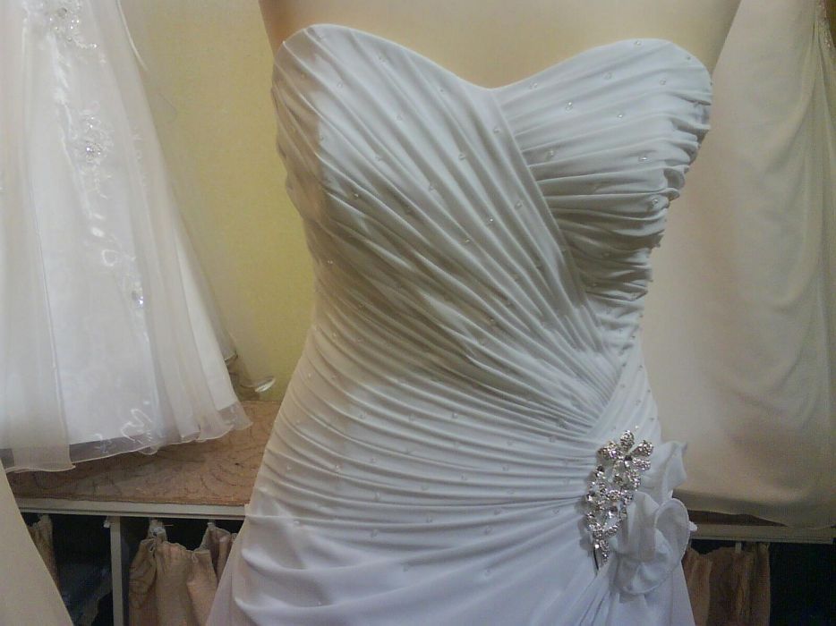 Delikatna suknia ślubna r.38/40