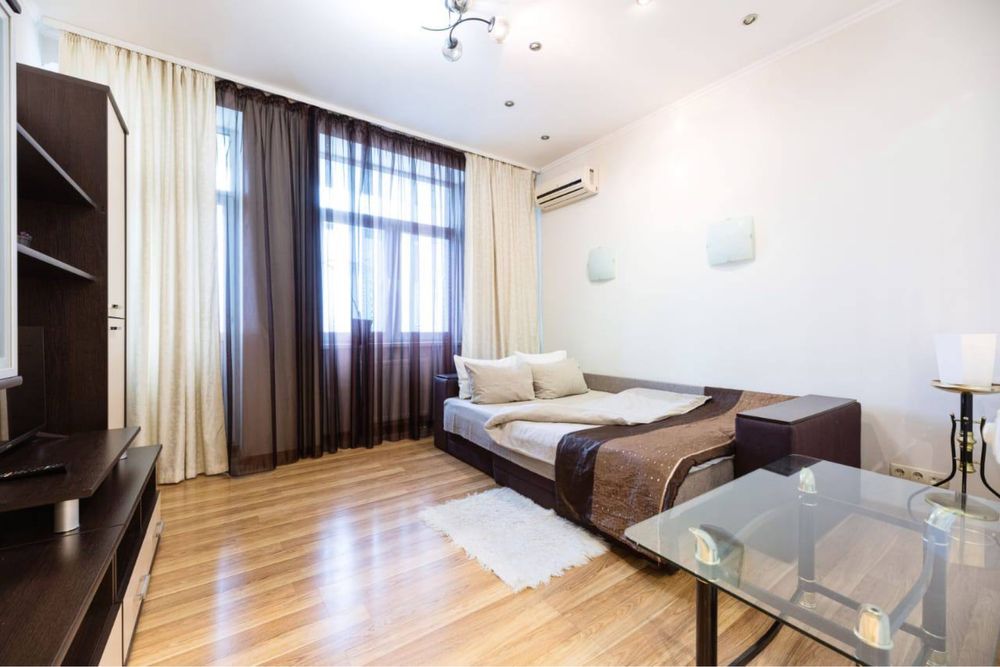 Вул Жилянська 118,поруч вул Липківського,5 хв до зал.вокзала