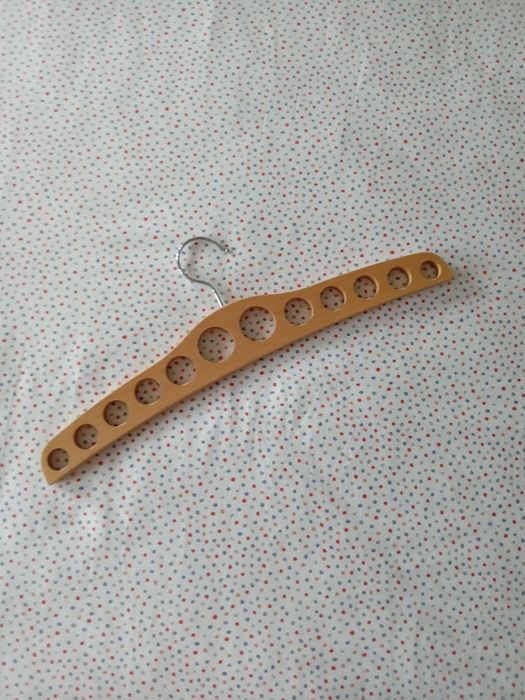 Cabide / cruzeta de madeira para lenços