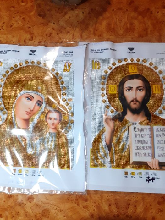 Венчальная пара вышита чешским бисером