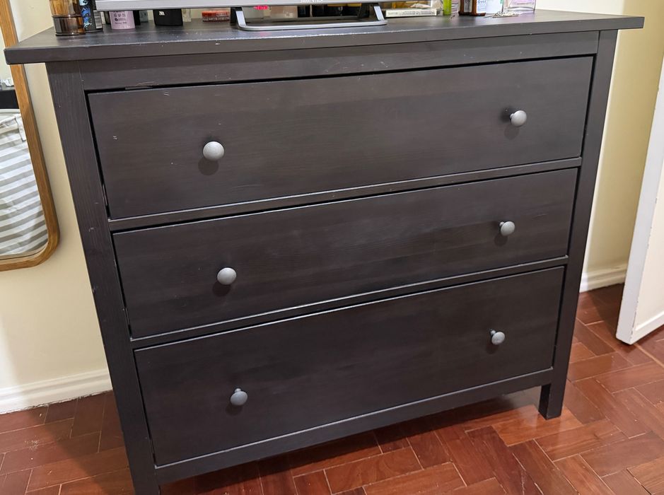 Cômoda preta Ikea 3 gavetas