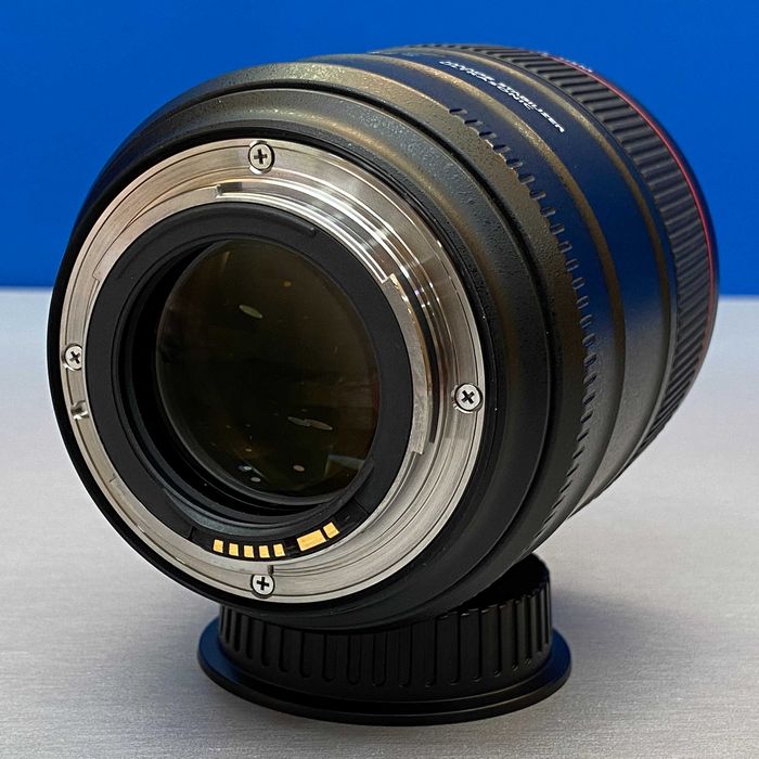 Canon EF 85mm f/1.4 L IS USM
