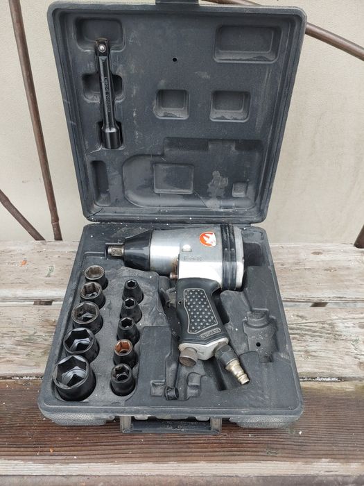 Гайковерт пневматичний у валізі + набір головок, 17 од, 1/2" INTERTOOL