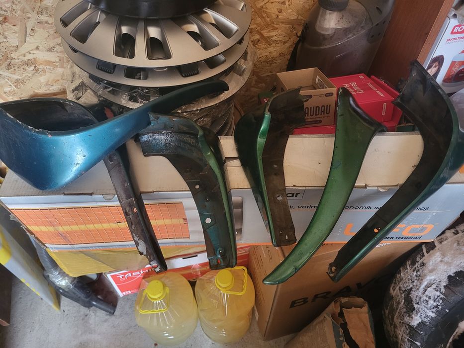 Продам брызговики мазда 323fba