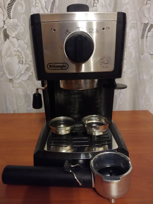 Кофеварка рожковая эспрессо DeLonghi EC157