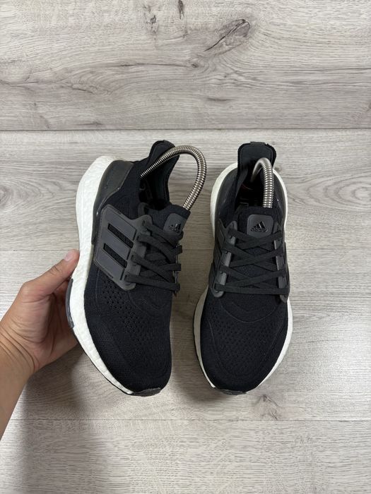 Adidas UltraBoost жіночі кросівки 37 розмір