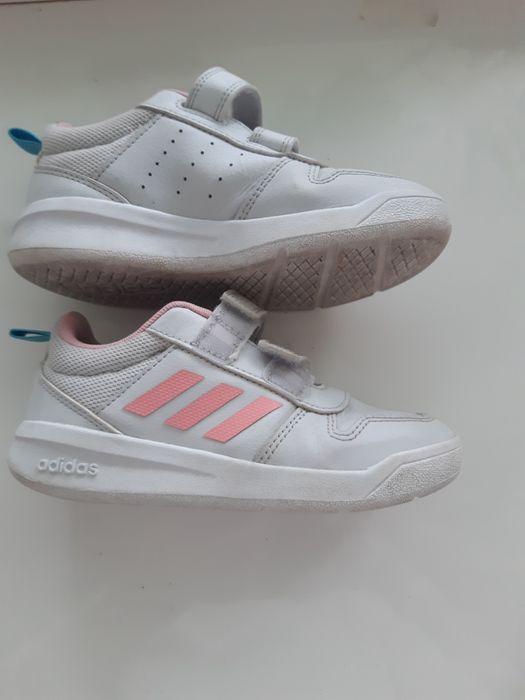 Кросовки на девочку addidas оригинал