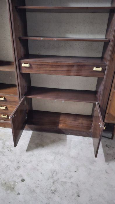 Estante com 2.60 metros de comprimento