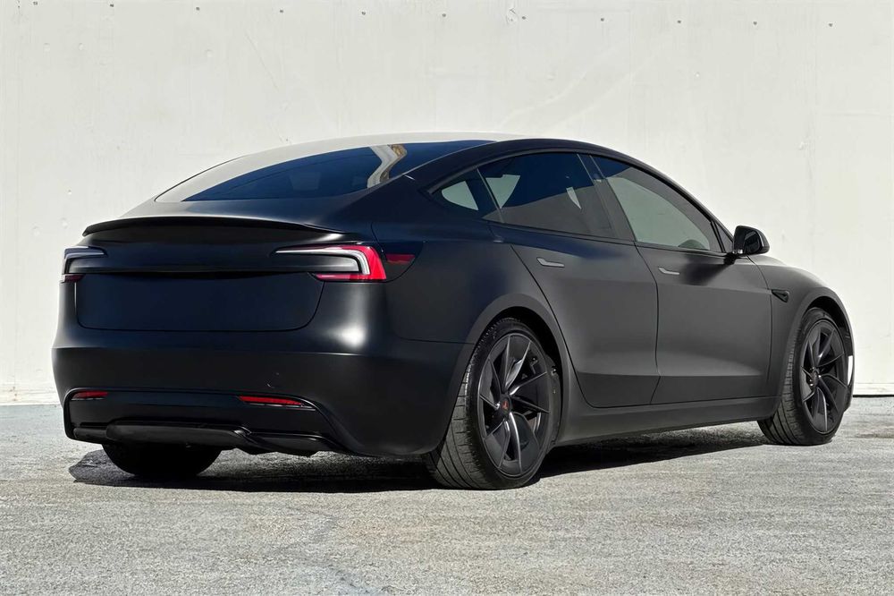 Tesla Model 3      2024