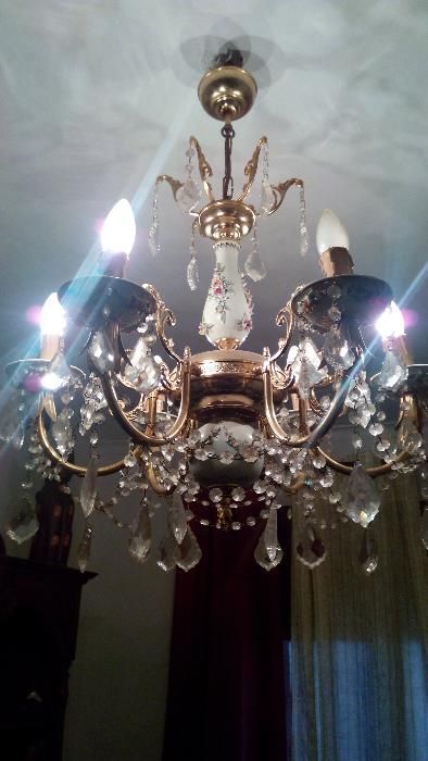 Candeeiro em latão, porcelana e cristal