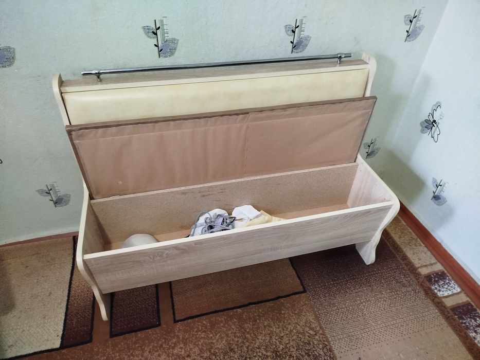 Кухонний набір (диван та стіл)