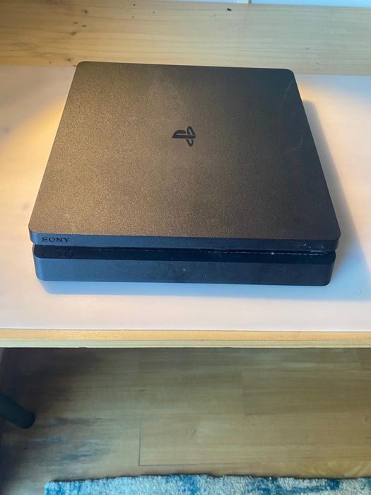 Consola Sony PS4 Slim 500GB com dois comandos e cabo HDMI