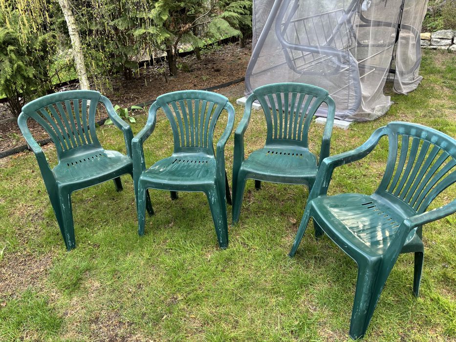 Cztery krzesla ogrodowe