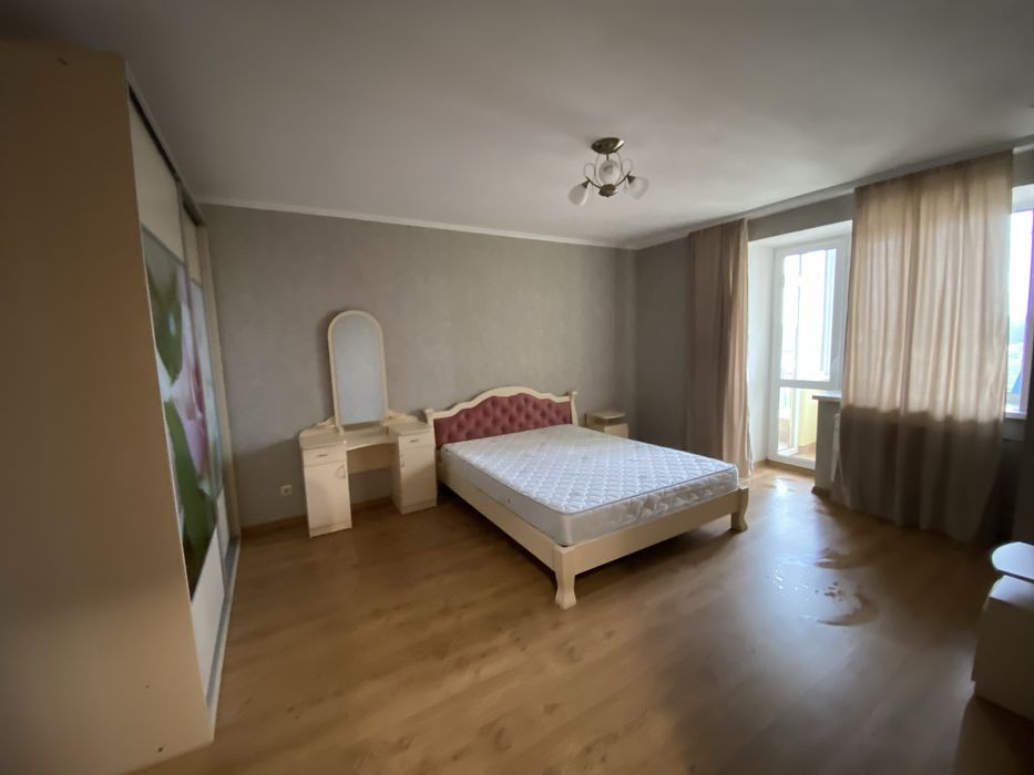 Здам велику однокімнатну квартиру  в центрі Гостомеля, біля школи,газ