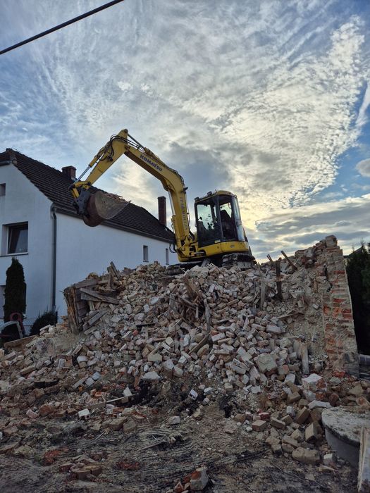 Wykopy Podjazdy Korytowanie Kruszywa Szamba Betonowe Oczyszczalnie Usługi koparką/Prace ziemne