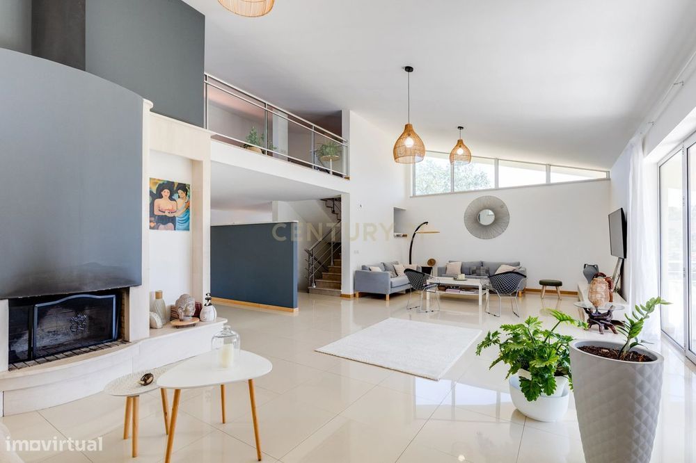 Moradia T4 Com Arquitetura Moderna Em Carregueiro, Pombal