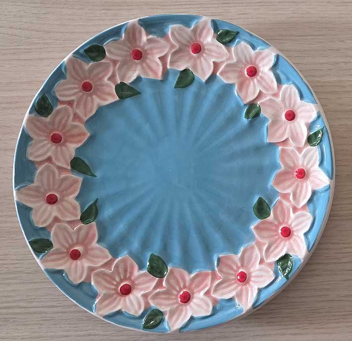 Dwa talerze ceramiczne grubo szkliwione kwiaty