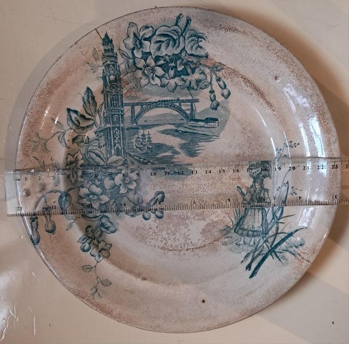 Prato com imagens do Porto, 23,5 cm. Diâmetro.
