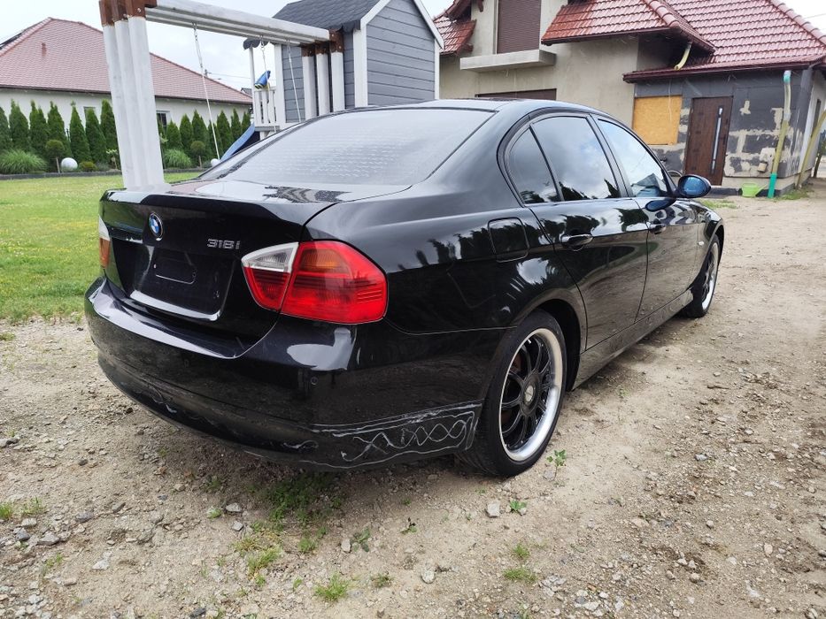 BMW e90  318i 1.8 benzyna czarna sprowadzona