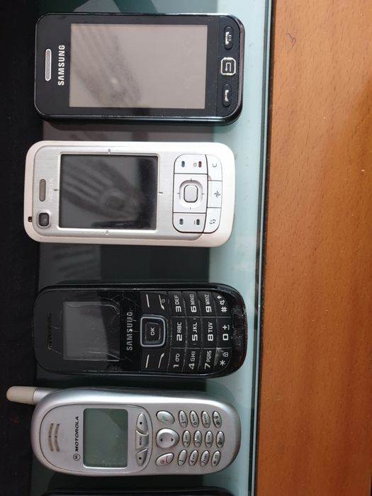 Telemóveis usados vários telefones