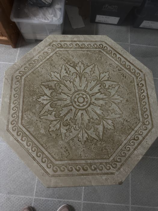 Mesa redonda vidro e pedra rústica