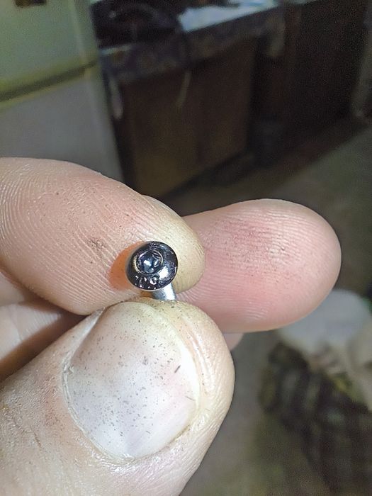 Гвинт М3х30 з напівкруглою головкою із внутрішнім шестигранником