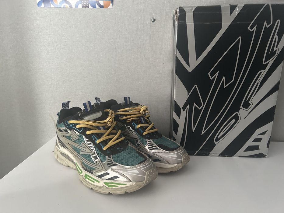 Off White be right back