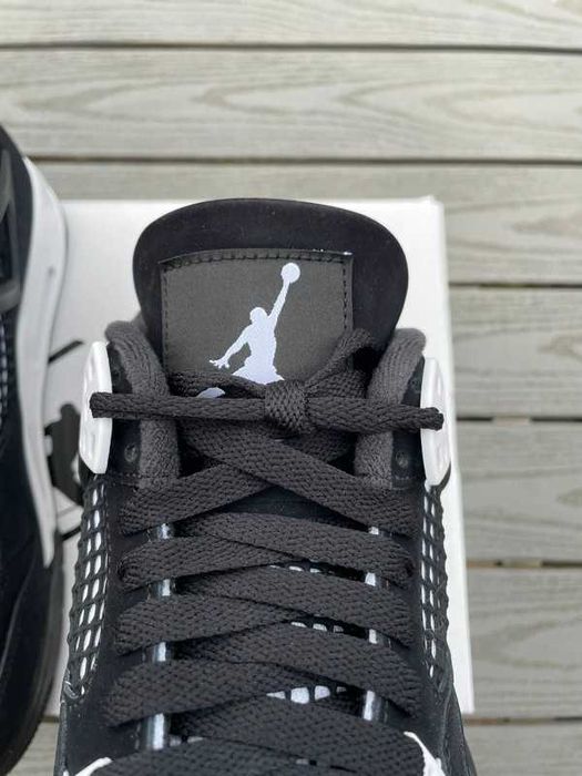 Jordan 4 Retro White Thunder R.44