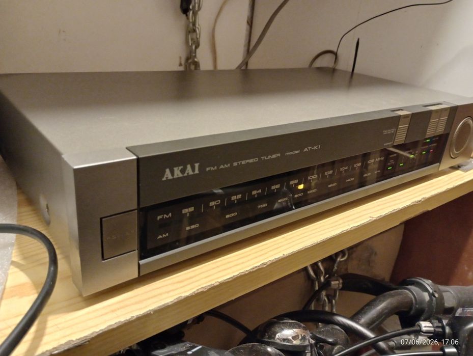 Tuner radiowy Akai AT K1 jak nowy tanio.