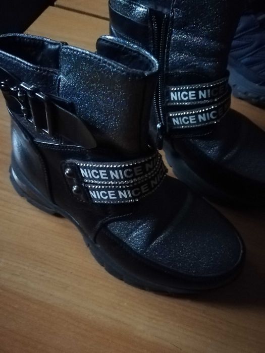 Віддаємо дитяче взуття, одяг бу. По почті не пересилаємо