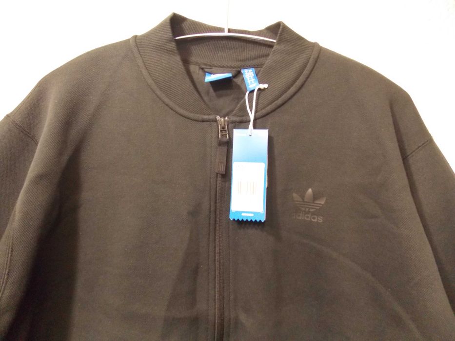 Куртка спортивная мужская ADIDAS . НОВАЯ . Размер 54 . СТАРЫЕ ЗАПАСЫ .