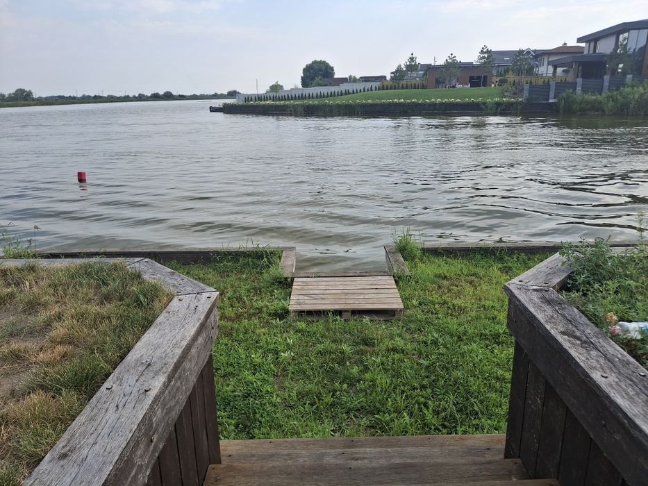 Нова локація подобово біля води (Осокорки, межі Києва). Є SUP-дошки, човен.