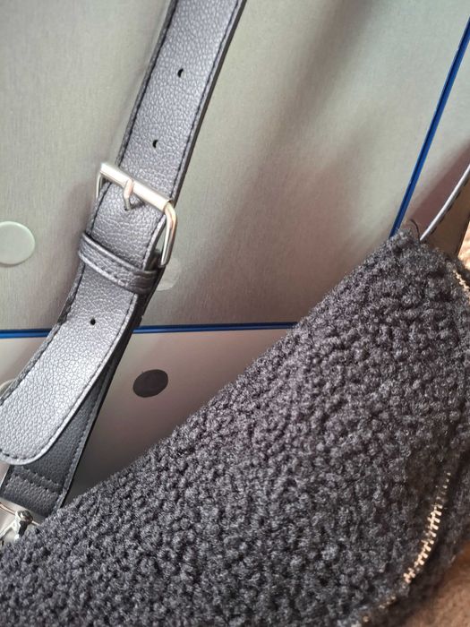 Сумка-бананка жіноча