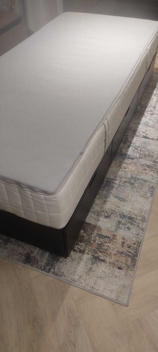Łóżko plus materac IKEA 90x200 – Super stan