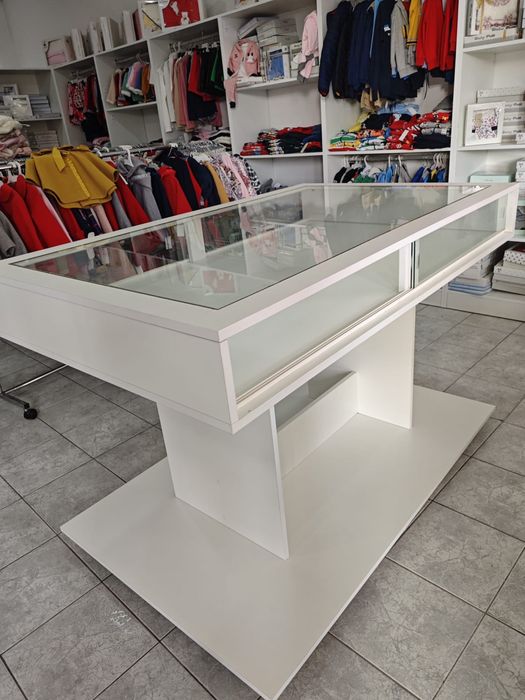 Expositores com vitrina