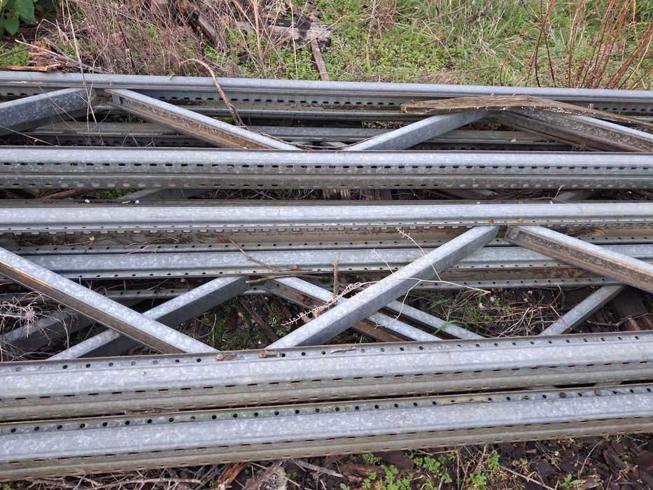 Asnas metalicas, com 12 metros