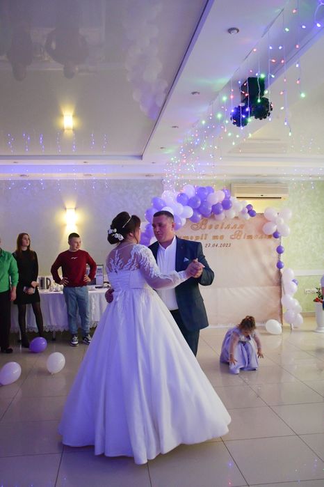 Продам весільну сукню