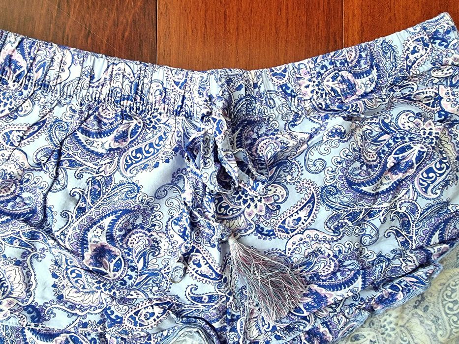 Calções curtos de pijama com padrão azul e lilás Primark, tamanho S
