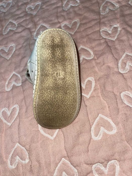 Босоніжки на дівчинку