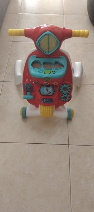 Vendo andarilho criança impecável