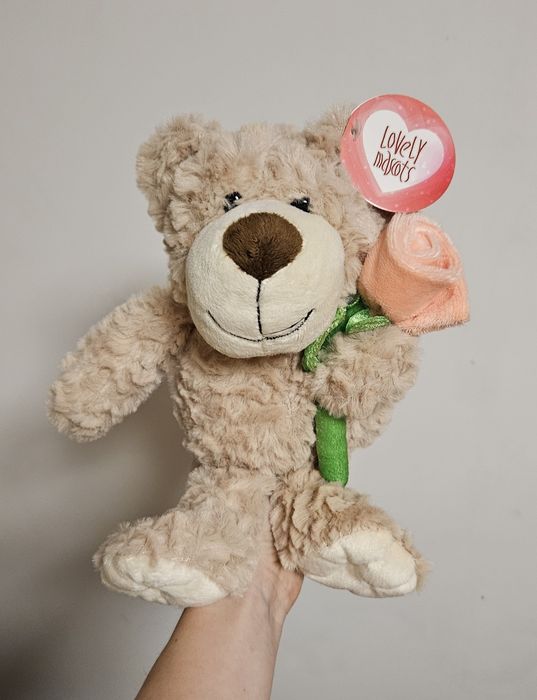 Miś pluszowy z różą Na walentynki Nowy na prezent walentines day plusz