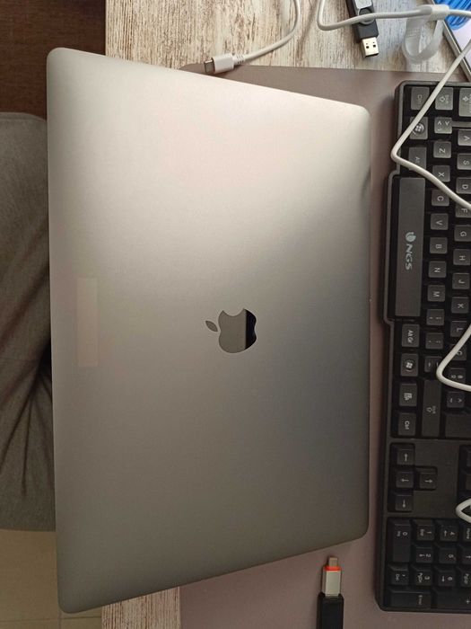 MacBook pro 2018 Core i7446032196561152001
